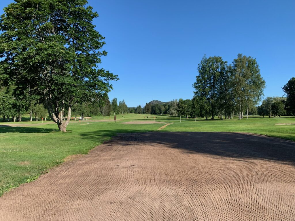 Sundsvalls Golfklubb bild- Sundsvalls Golfklubb tee hal 8