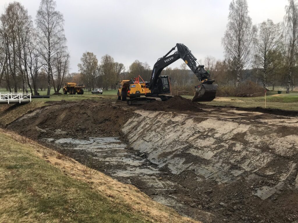 Sundsvalls Golfklubb bild- Sundsvalls golfklubb dammbygge gravning